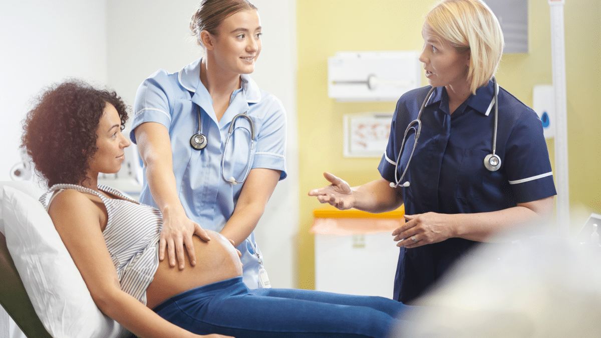 Lönehöjning för barnmorskor och specialistsjuksköterskor
